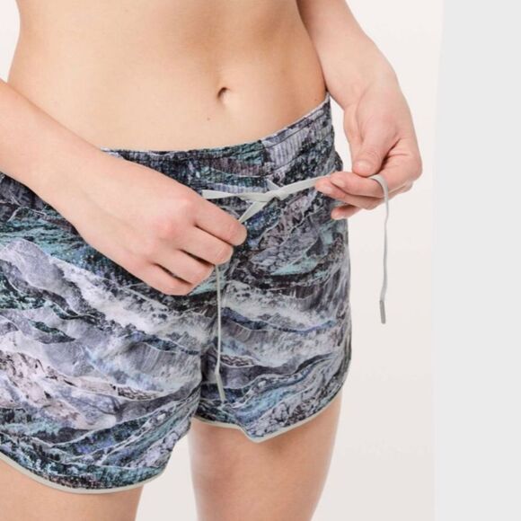 EUC Lululemon Choose A Side Short 3” Springscape Multi/French - Picture 11 of 11